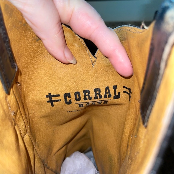 Corral brand Distressed leather embroidered cowboy boot - Picture 7 of 7